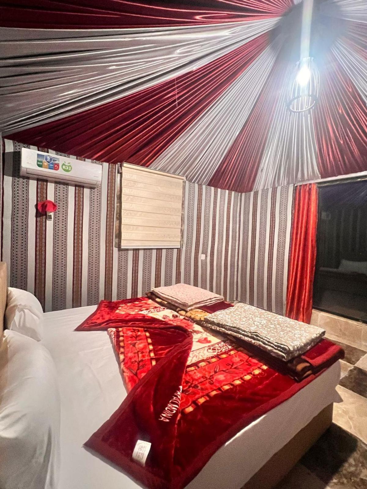 Scarlet Luxury Camp Wadi Rum Exterior photo